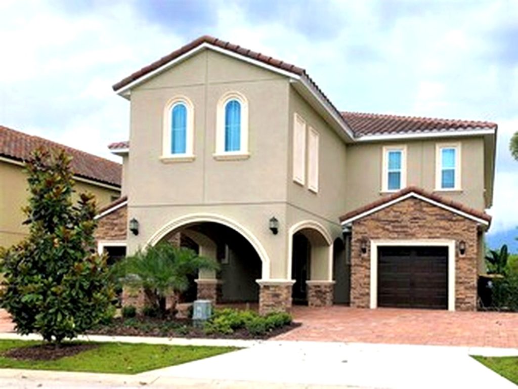 golfers-castle-reunion-resort-holeinonehouses-Exterior-Front-View-02