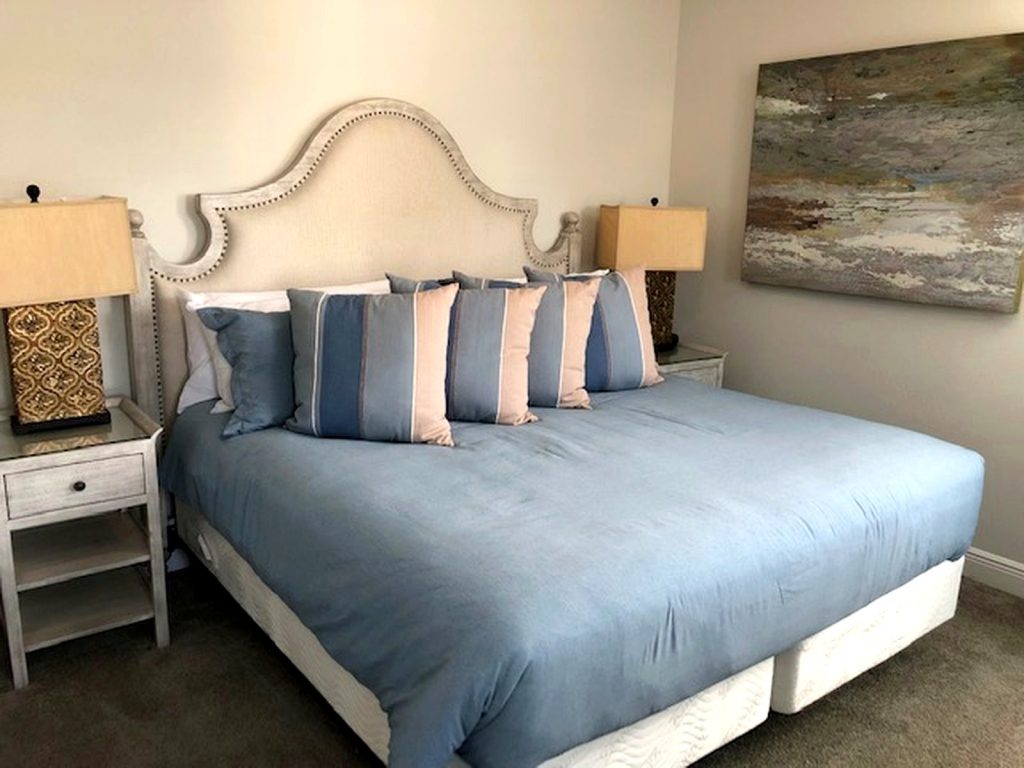 golfers-castle-reunion-resort-holeinonehouses-Luxury-King-Suite-02