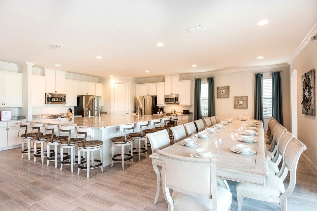 golfers-castle-reunion-resort-holeinonehouses-Luxury-Kitchen-01