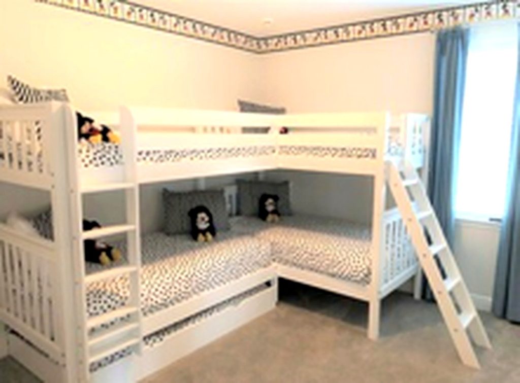 golfers-castle-reunion-resort-holeinonehouses-Mickey-Mouse-Theme-Bunk-Bed-Room