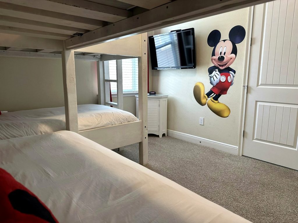 golfers-palace-reunion-resort-holeinonehouses-Mickey-Mouse-Theme-Bunk-Bed-Room