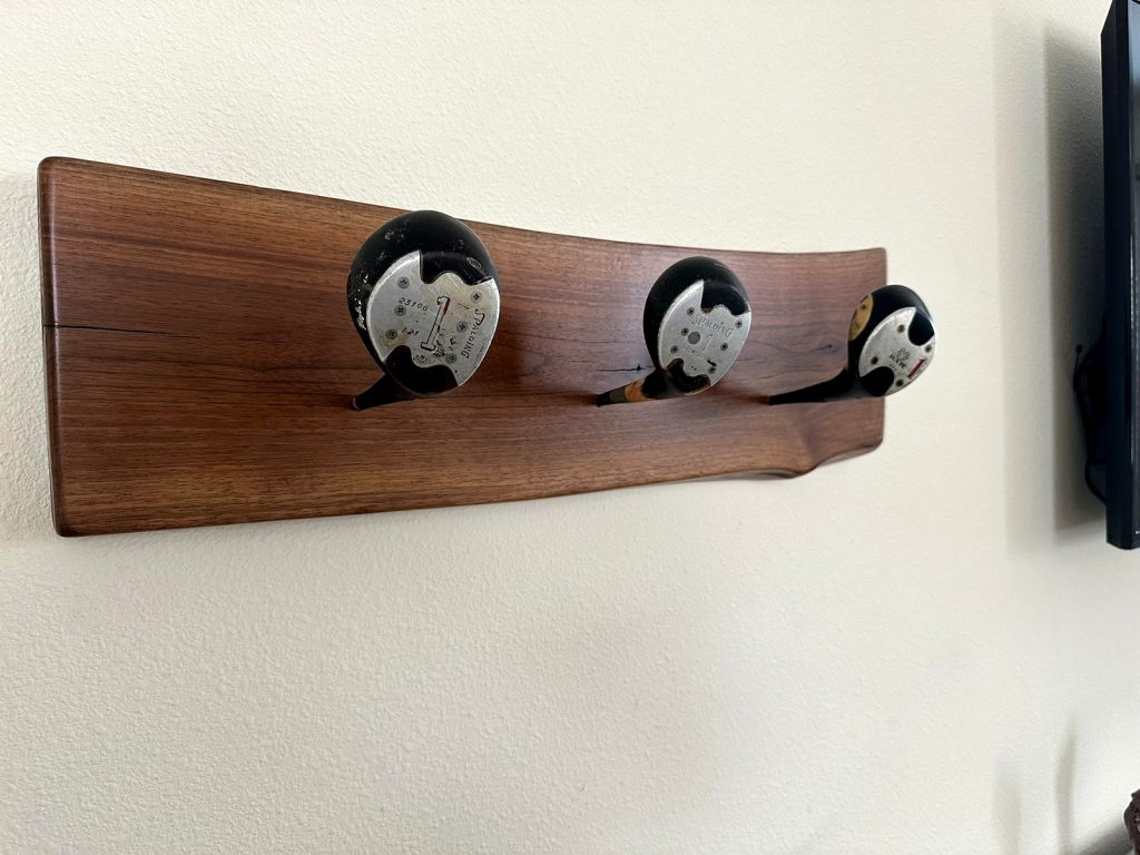 golfers-palace-reunion-resort-holeinonehouses-Two-Queen-Golf-Theme-Room-Club-Head-Rack