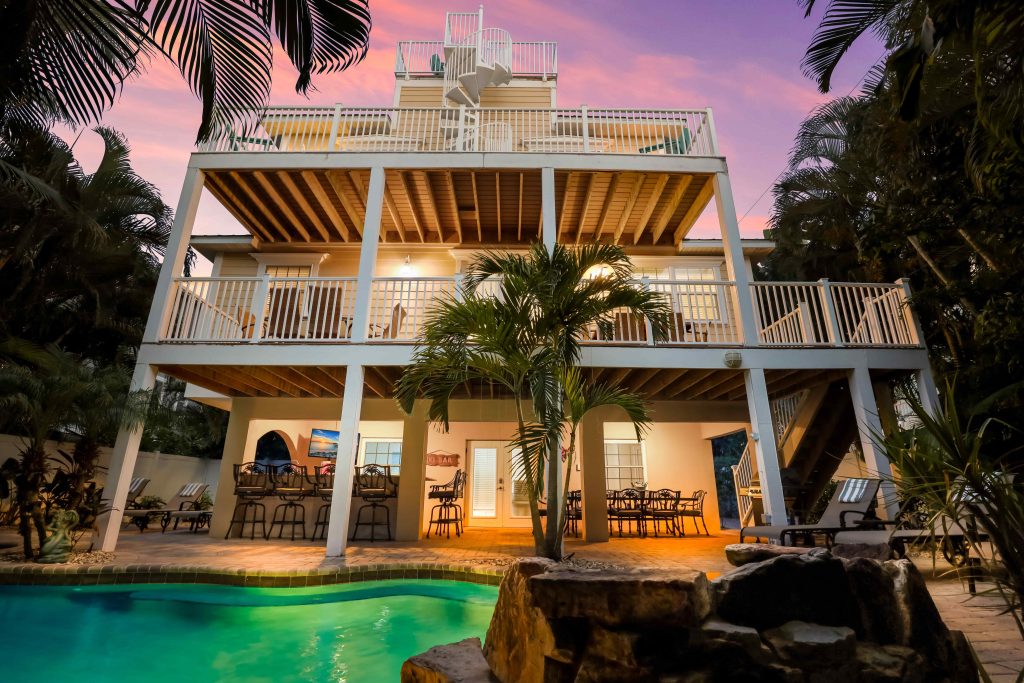 202 Back View Night 01