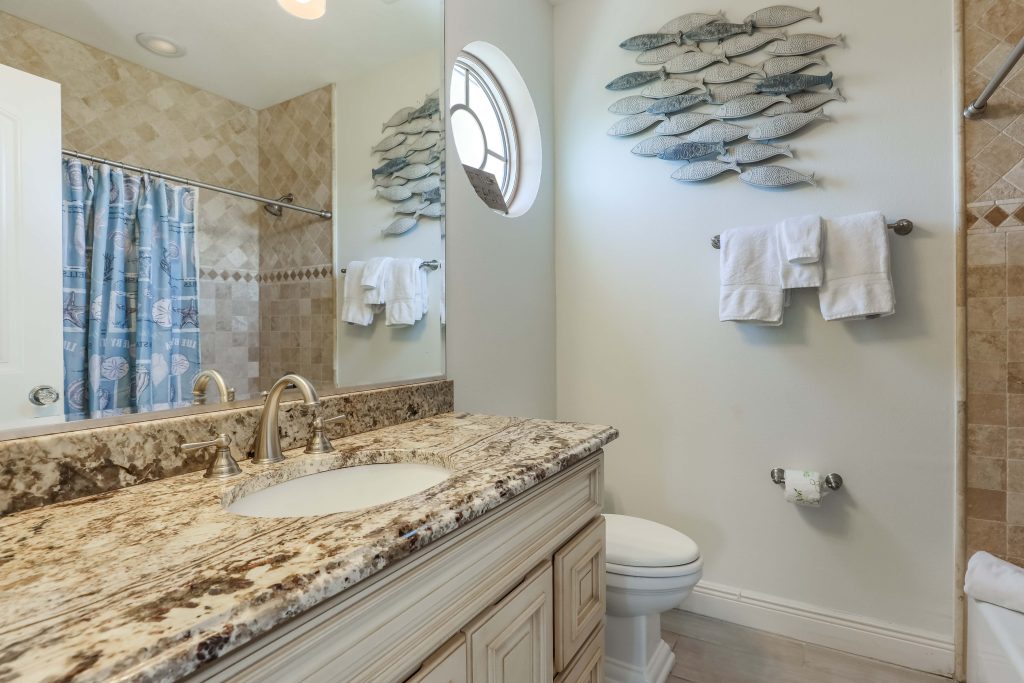 202 Bathroom Shared 2nd Floor 01