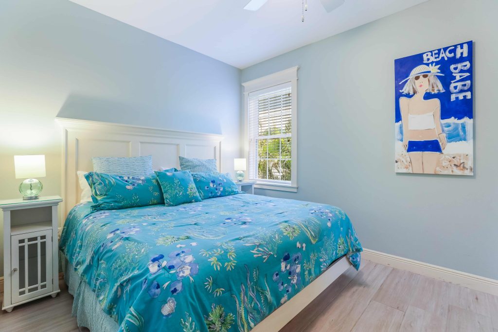 202 Master Bedroom 1st Floor Beach Babe