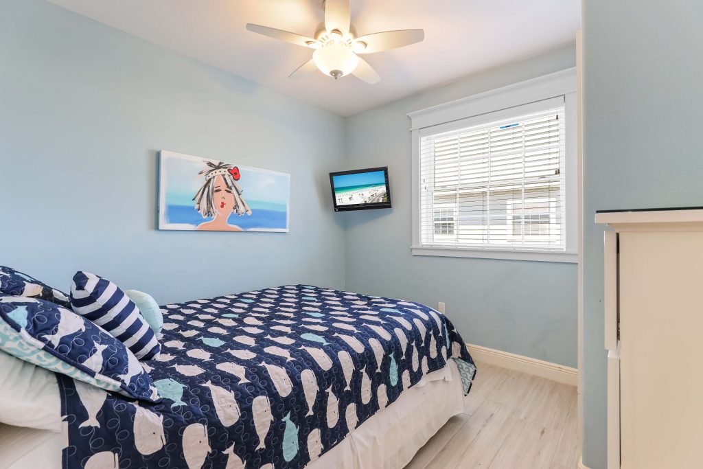 202 Queen Bedoom Blue 01