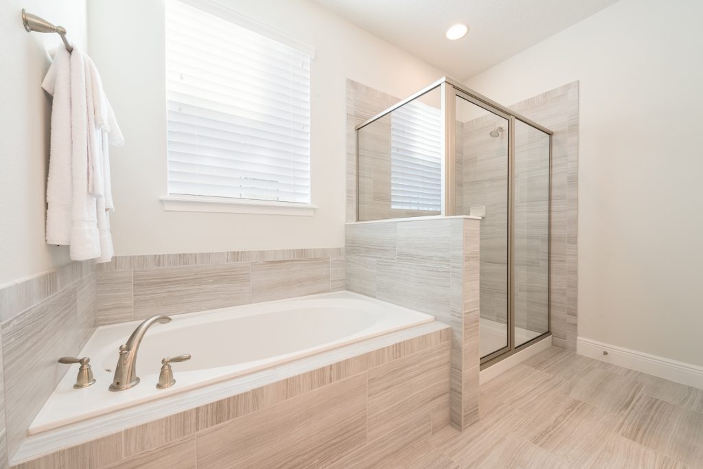 pampered-palace-reunion-resort-holeinonehouses-bathroom-with-bathtub