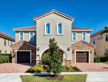 golfers-castle-reunion-resort-holeinonehouses-Exterior-Front-View-01